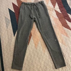 Alo Yoga Men’s Triumph Sweatpants Grey Triblend Size M